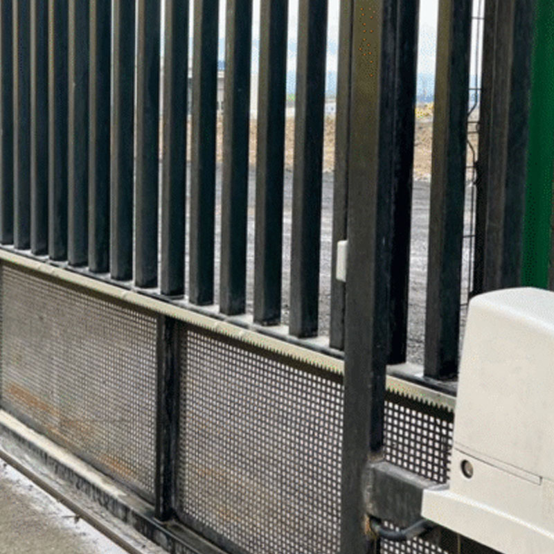 YANA KAYAR BAHÇE KAPISI